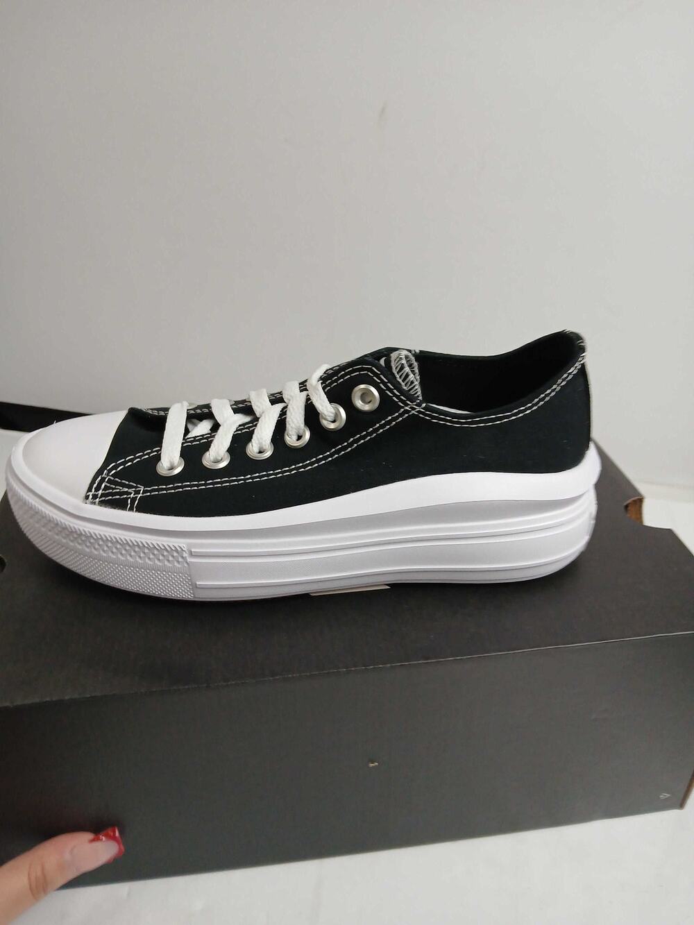 NWT Converse WMNS Chuck Taylor All Star Low Shoes, Black/White-Size 9